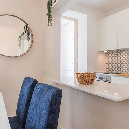Apartment 2bdr Charm In Belem's Heart By Lovelystay